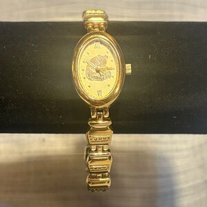 Vintage Timex Classic Winnie the Pooh Disney Watch Oval, Gold Tone